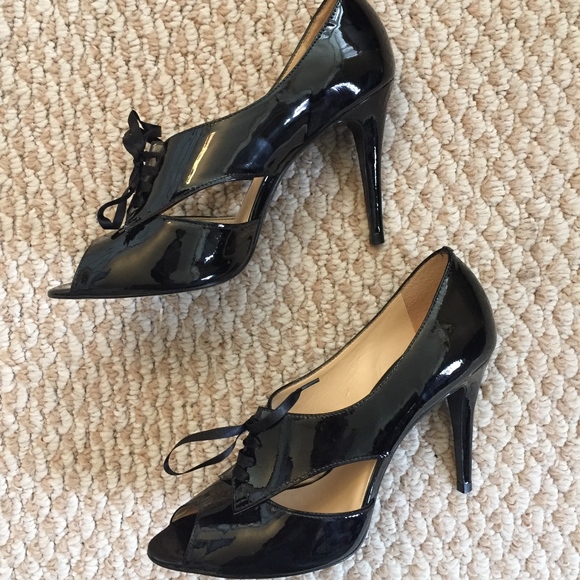 ANNE KLEIN Patent Lace-Up Peep Toe Pumps - Picture 4 of 8